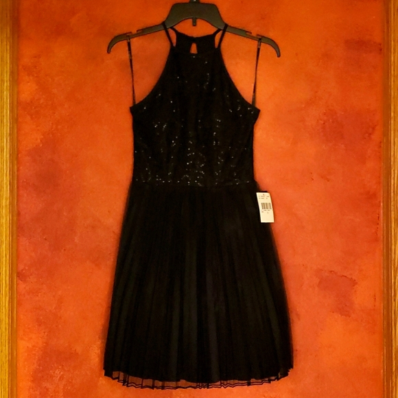 Xtraordinary Dresses & Skirts - Ittle Black dress.